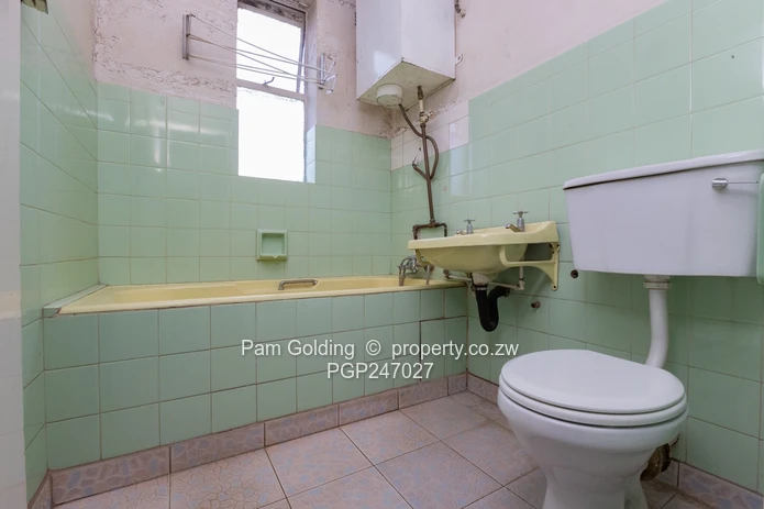 Well maintained 2 bedroom flat (Sole Mandate)