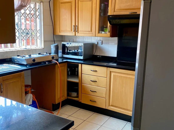 3 Bedroom Flat & Apartment