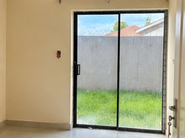 2 Bedroom Flat & Apartment