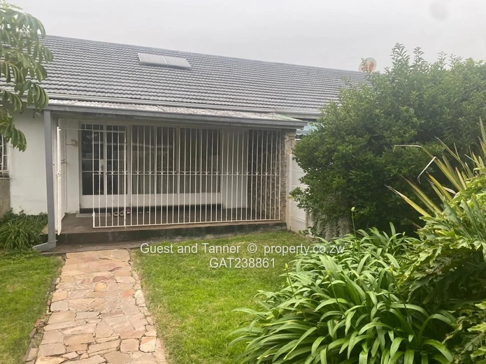 Prime Avondale Garden Flat - 2 Bedrooms, Garage, Front and Back Gardens