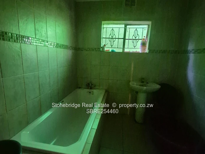 3 Bedroom House in Mahatshula North For Sale