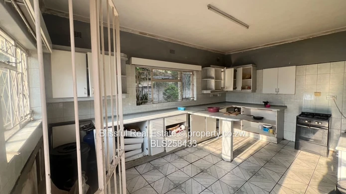 Spacious 4-Bed Family Home on 2007m² in Vainona
