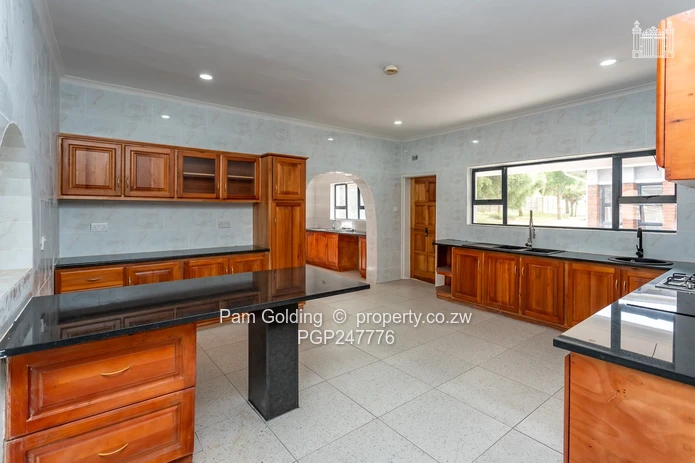 Beautiful Modern Family Home in Helensvale