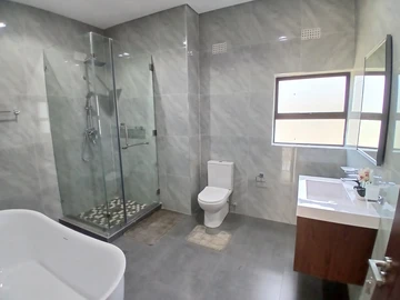 3 Bedroom Flat & Apartment
