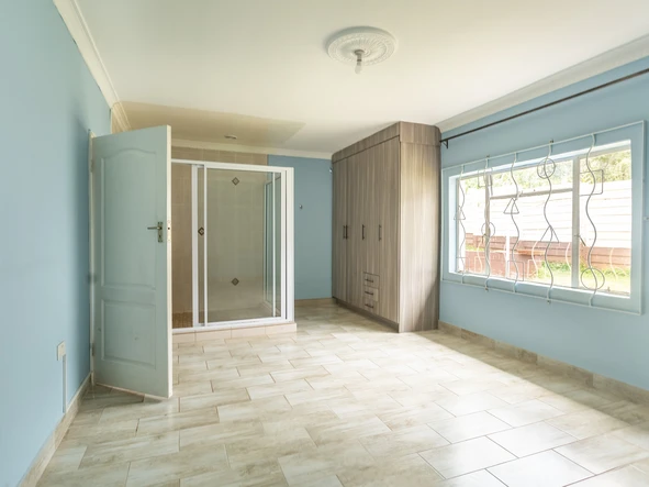 3 Bedroom Flat & Apartment