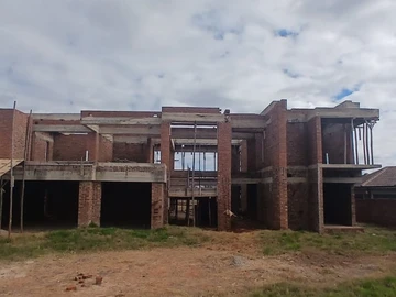 9 Bedroom House