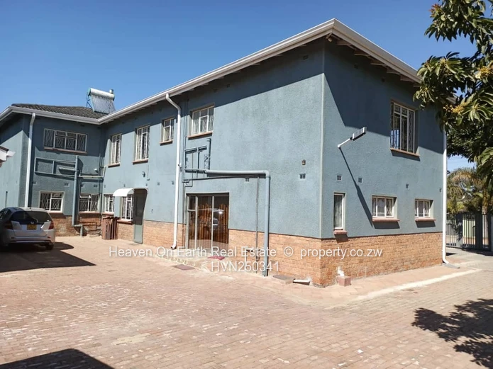 Double storey house and cottage to let  (Sole Mandate)