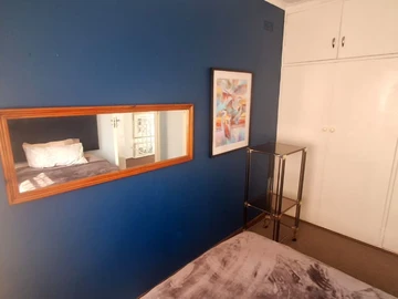 2 Bedroom Flat & Apartment
