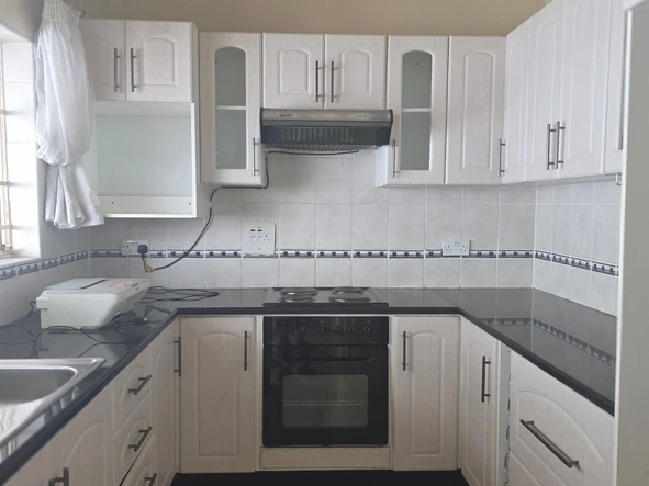 2 Bedroom Flat & Apartment