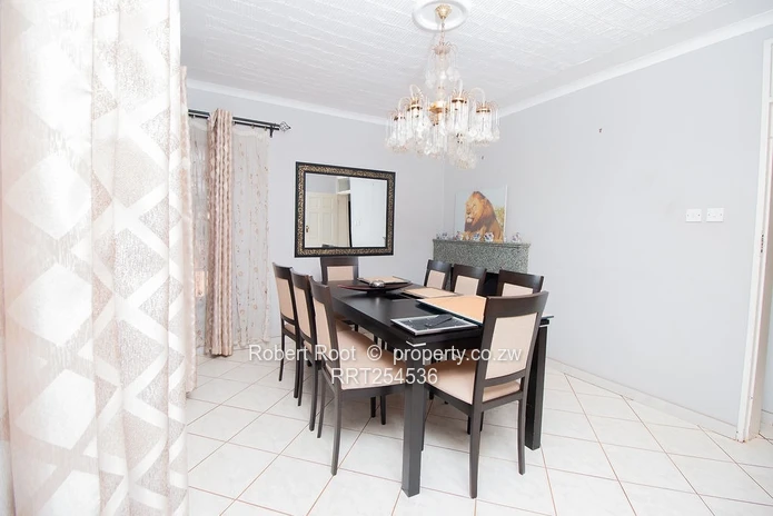 Prime 5 Bedroom Home for Sale in Helensvale