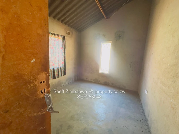 Generous Size Stand with 2-Bed Cottage, Zimre Park