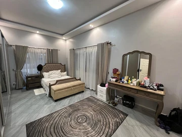 4 Bedroom Flat & Apartment