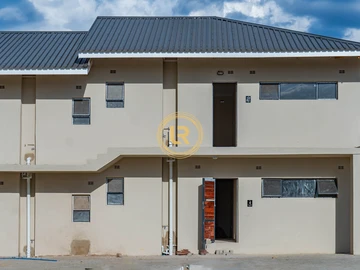 2 Bedroom Flat & Apartment