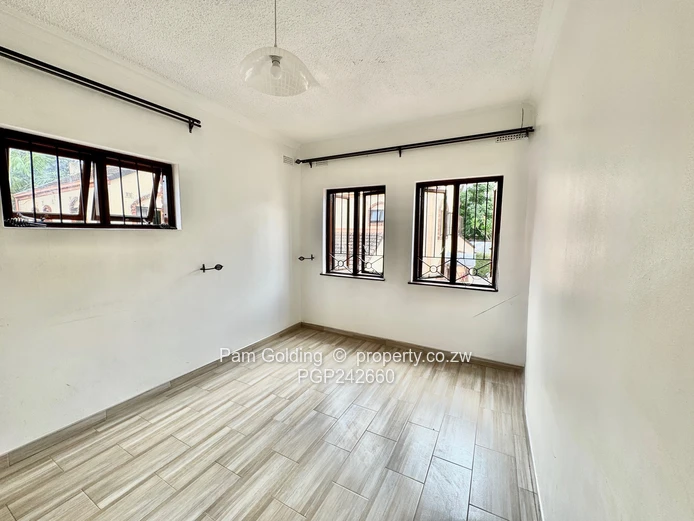 Charming  3 Bedroom Apartment - Newlands