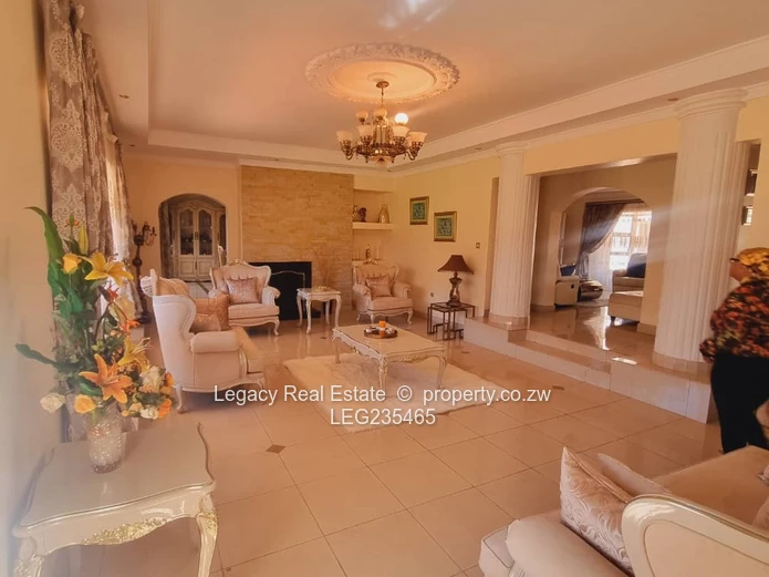 Luxurious Home with Pool & Borehole in Borrowdale