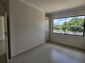 2 Bedroom Flat & Apartment