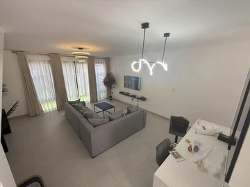 2 Bedroom Flat & Apartment