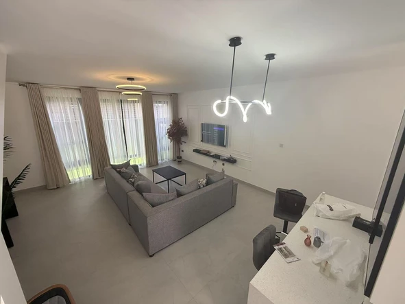 2 Bedroom Flat & Apartment