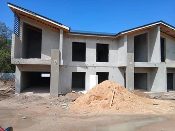 4 Bedroom Flat & Apartment