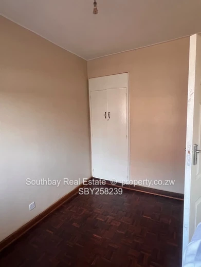 2 Bed Flat To Let 