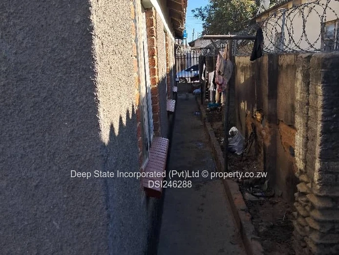 Manyame Park , Chitungwiza House For Sale 