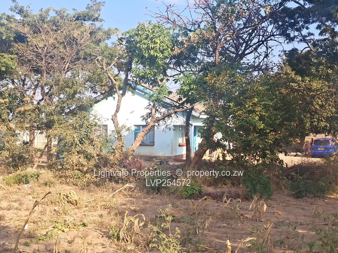 Agro-residential plot in Norton Knowe along Zvimba road (Sole Mandate)