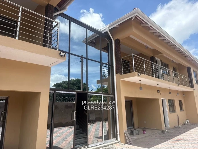 Bright 3-Bed Mabelreign Flat 