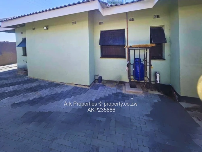 3-Bedroom House Graylands Park