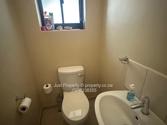 Leafy 3 Bed Victoria Falls Home with Flatlet & Garden Verandah