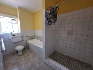 3 Bedroom Flat & Apartment