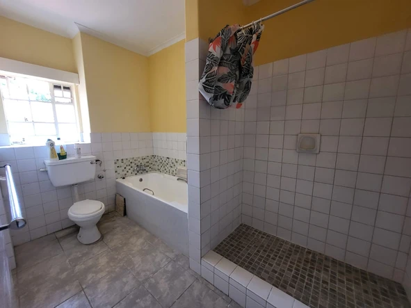 3 Bedroom Flat & Apartment