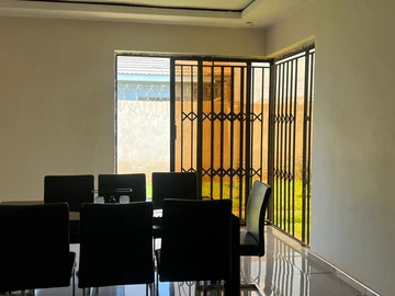 4 Bedroom Flat & Apartment