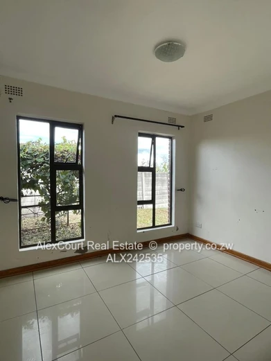 Very Neat And Spacious House In A Quiet Community!