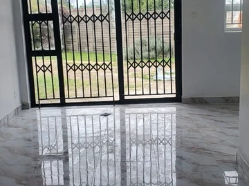 2 Bedroom Flat & Apartment