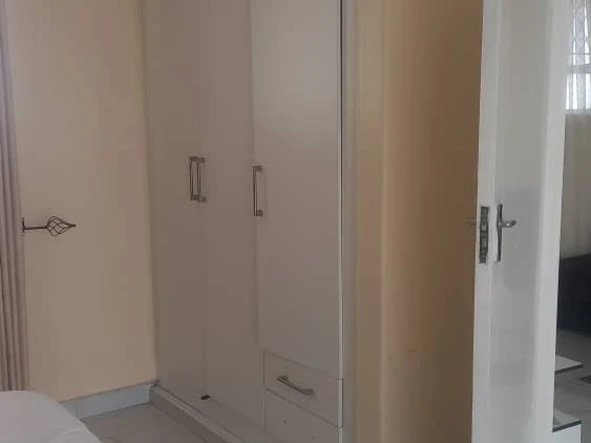 2 Bedroom Flat & Apartment