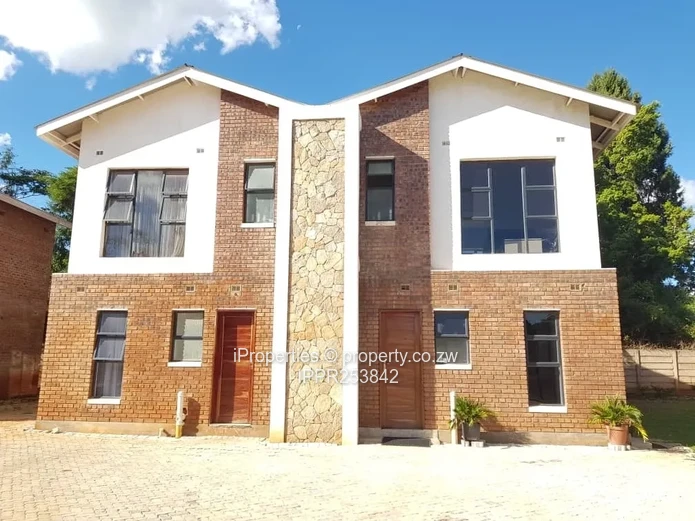 Lovely Townhouses in Courtyard Place, Helensvale, Harare North: