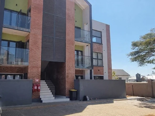 2 Bedroom Flat & Apartment
