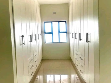 8 Bedroom House