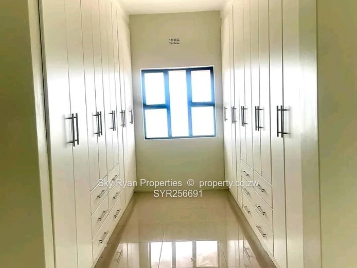 Luxury Residence For Sale  Gletwin Park