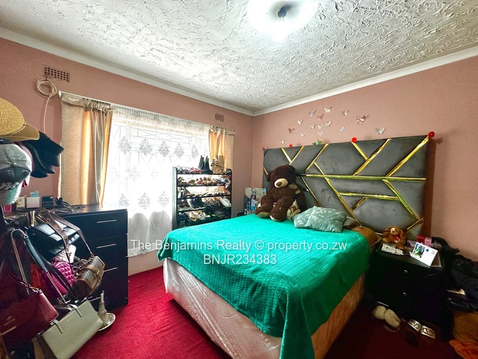 Solid House In Letombo Park