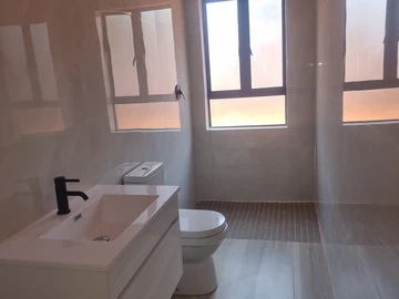 3 Bedroom Flat & Apartment