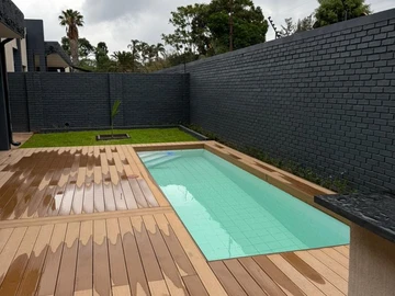 4 Bedroom Garden Flat