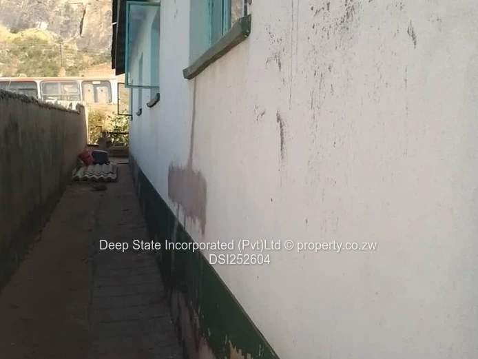 Chitungwiza manyame park house for sale 