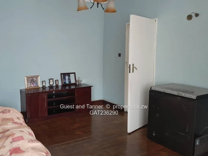 Spacious 3-BR Flat for Sale at Chelmscote Mansion, Bainnes Avenue – Prime Location with Borehole