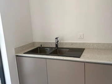 4 Bedroom Flat & Apartment