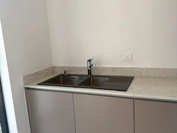 4 Bedroom Flat & Apartment