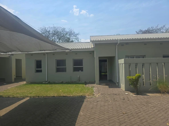 2 Bedroom Flat & Apartment