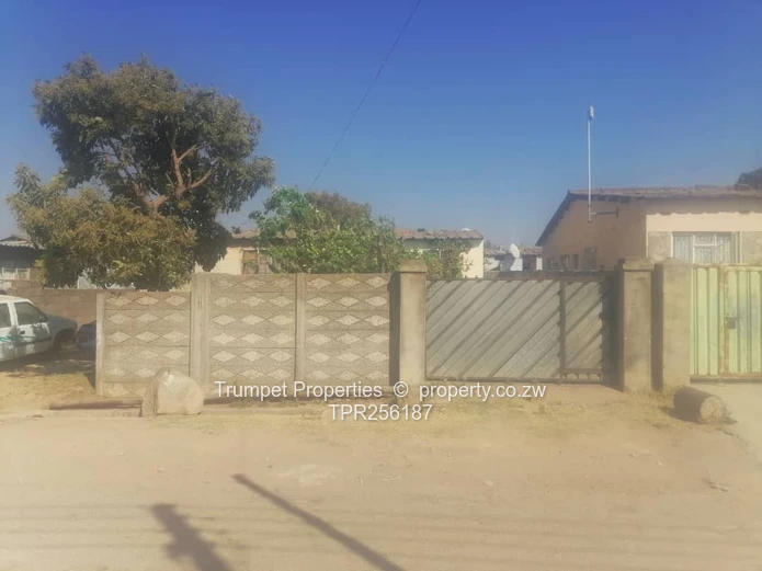 Walled 2-Bed House with Verandah in Mabvuku