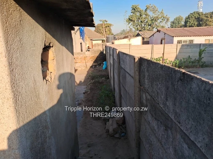 5-Bed Family Home with Walled Yard & Verandah in Chitungwiza