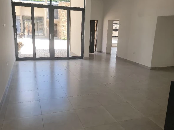 3 Bedroom Flat & Apartment